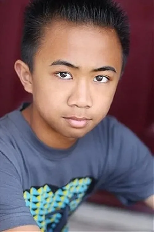 Jordan Gavero interpretando a Skateboarder