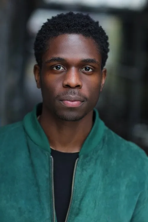 Jordan Peters interpretando a Two Tonne