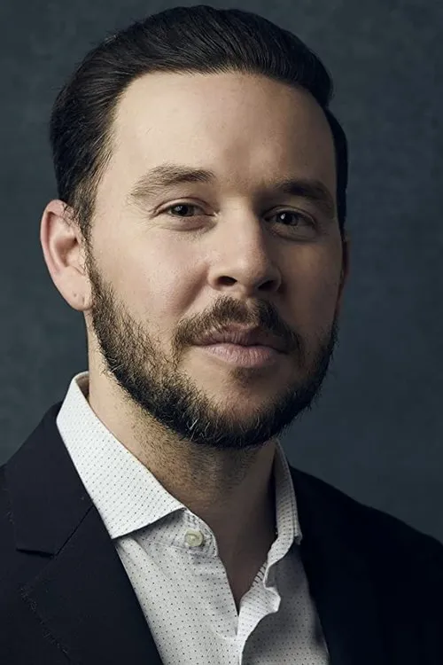 Jordan Yale Levine interpretando a Jimmy