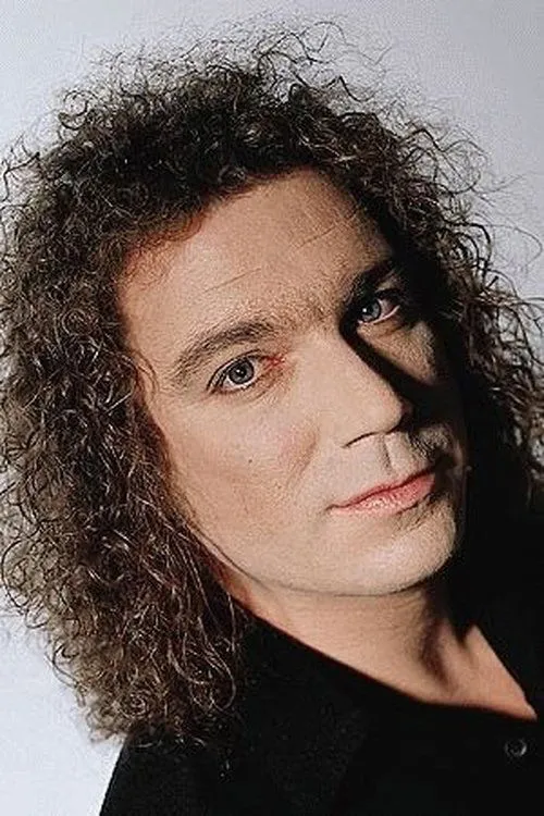 Jörg Michael interpretando a Drums