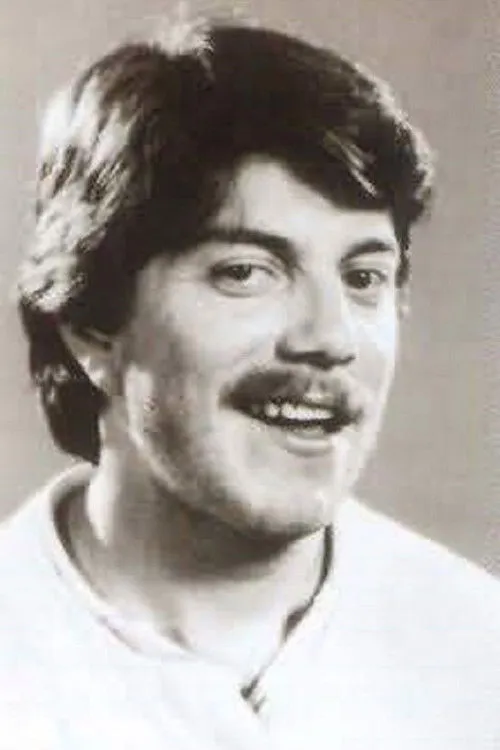 Edgardo Román ha trabajado con Jorge Emilio Salazar en 2 ocasiones