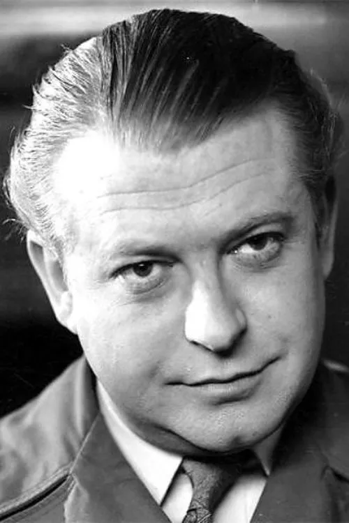 Jørn Jeppesen interpretando a Skovridder Henrik Wørner