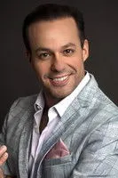 José Joel interpretando a Roberto