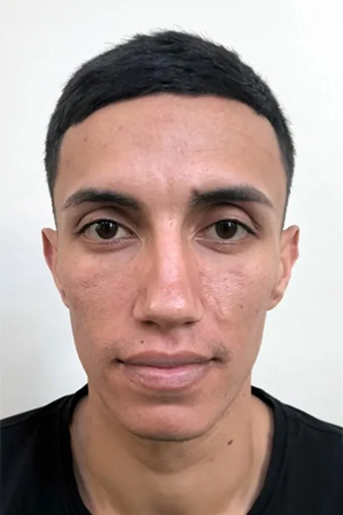 Jose Maria Cardenas interpretando a Self