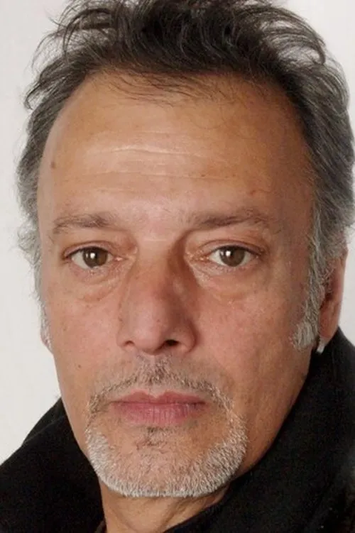 José Maya interpretando a el inspector Molina