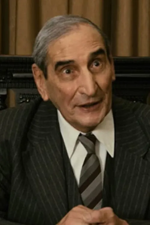 José Pinto interpretando a Lionel