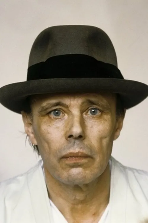 Joseph Beuys interpretando a Self (archive footage)