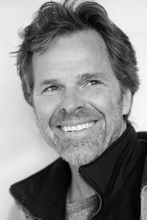 Joseph Bottoms interpretando a Therapist Himmler