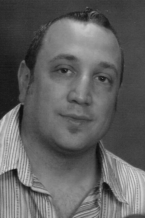 Joseph Casaliggi interpretando a Self