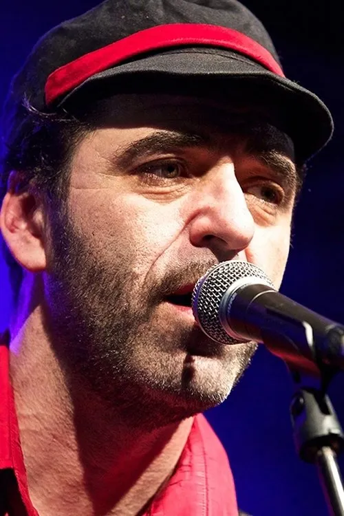 Joseph Dahan interpretando a Self