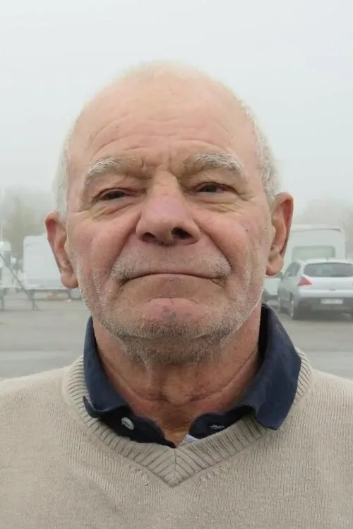 Joseph Dorkel interpretando a