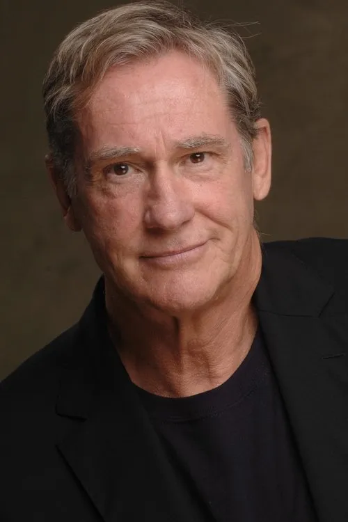 Joseph Hacker interpretando a Wayne