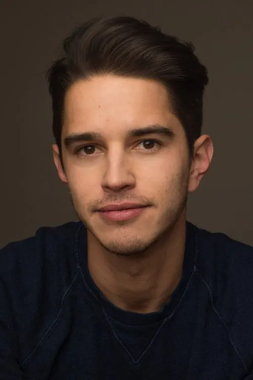 Joseph Haro — personaje: Junior Hernandez