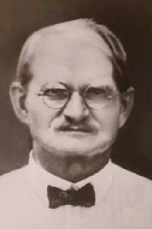 Joseph Klein interpretando a 