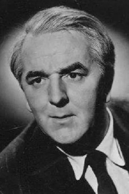 Joseph Tomelty interpretando a Cohoun