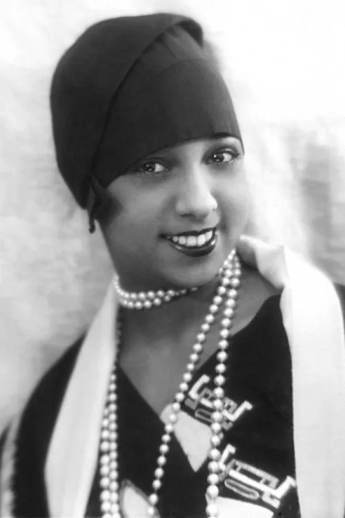 Josephine Baker interpretando a Herself (archive footage)