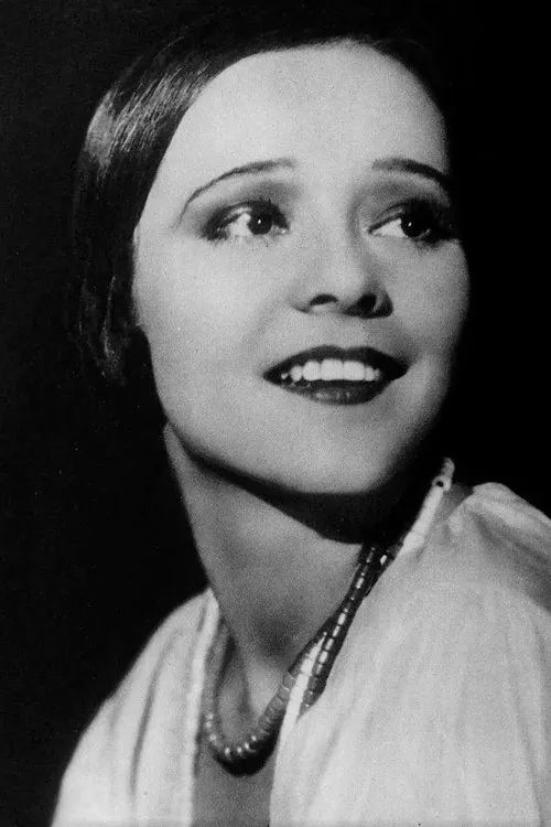 Josephine Borio interpretando a Aicha