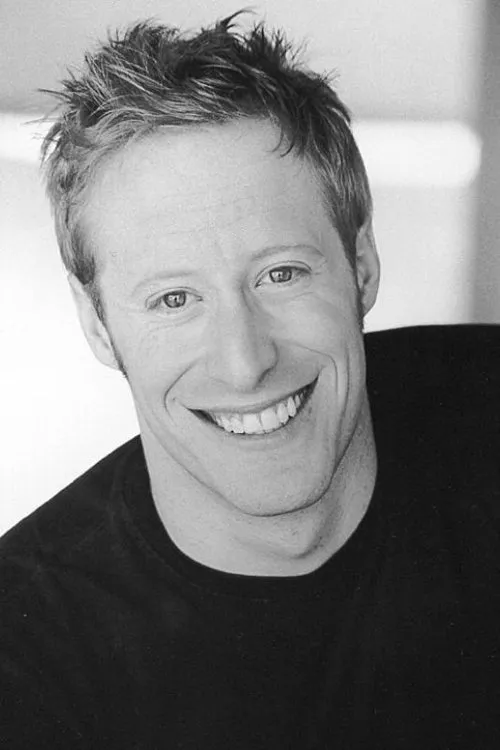 Josh Alexander interpretando a Boots