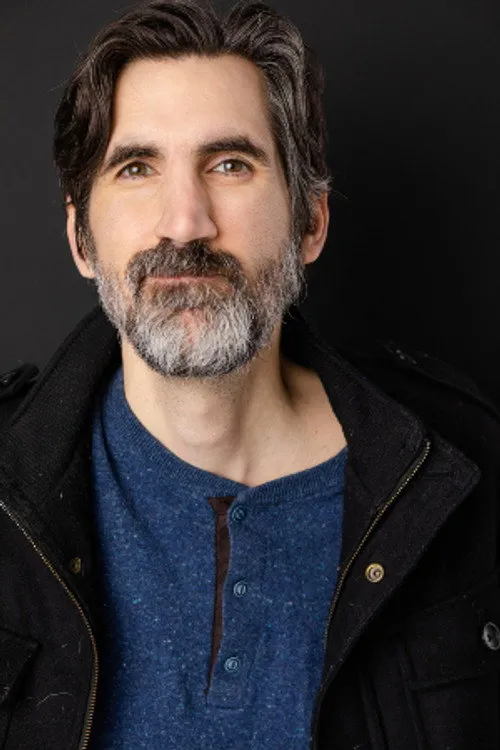 Foto de perfil del actor Josh Carpenter en el reparto