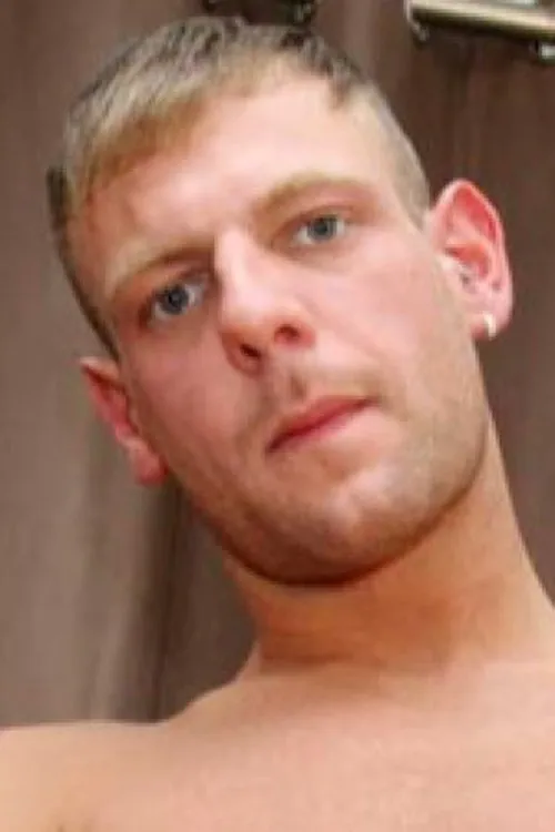 Josh Charters interpretando a