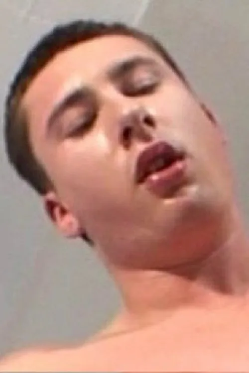 Josh Cooke interpretando a Straight Plumber