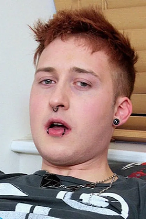 Josh Dixon interpretando a (archive footage)