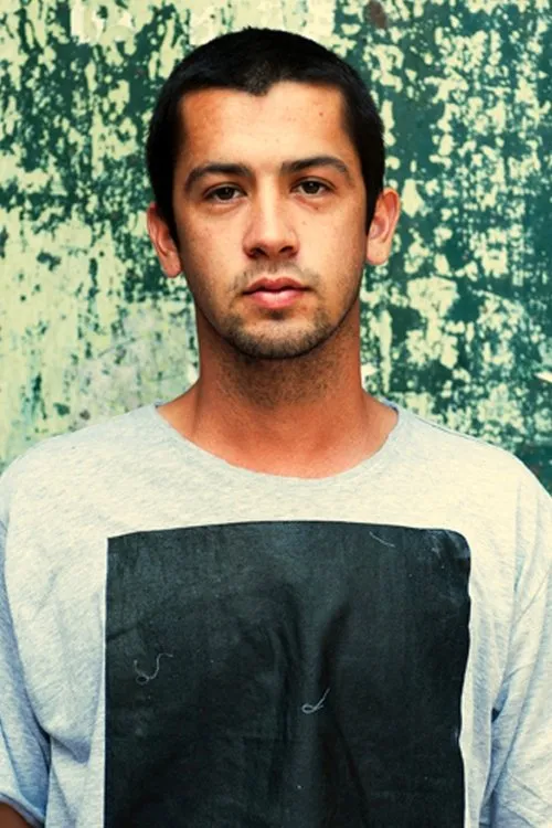 Josh Hawkins interpretando a 