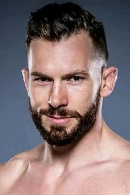 Josh Hill interpretando a Self