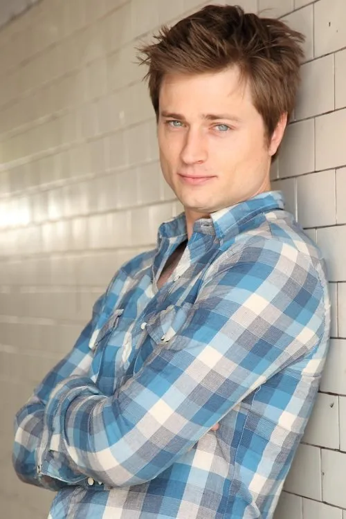 Josh Holt en su biografía y filmografía