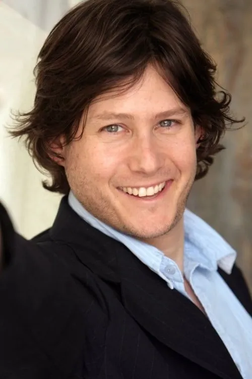 Josh Jacobson interpretando a Robert