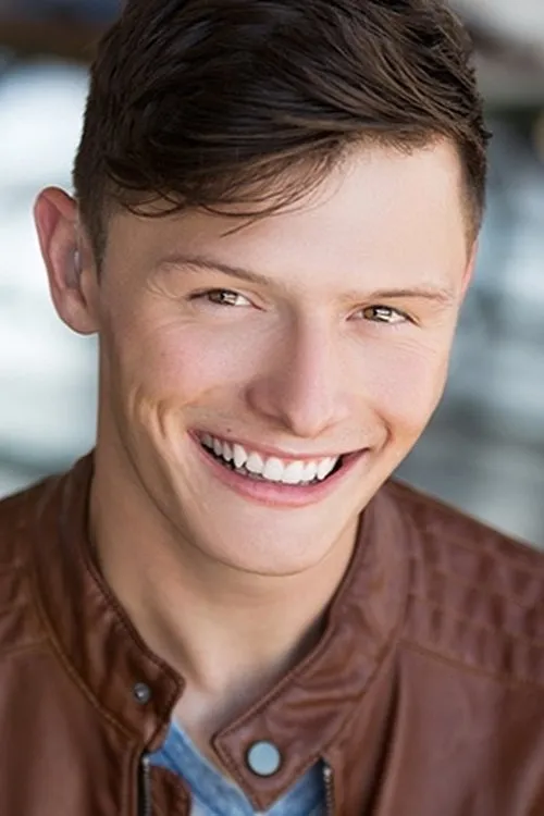 Joshua Castille interpretando a 