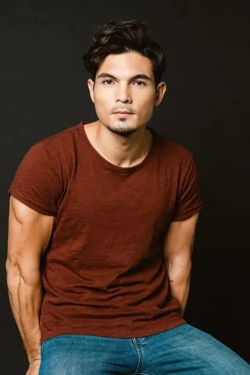 Joshua Colet interpretando a 