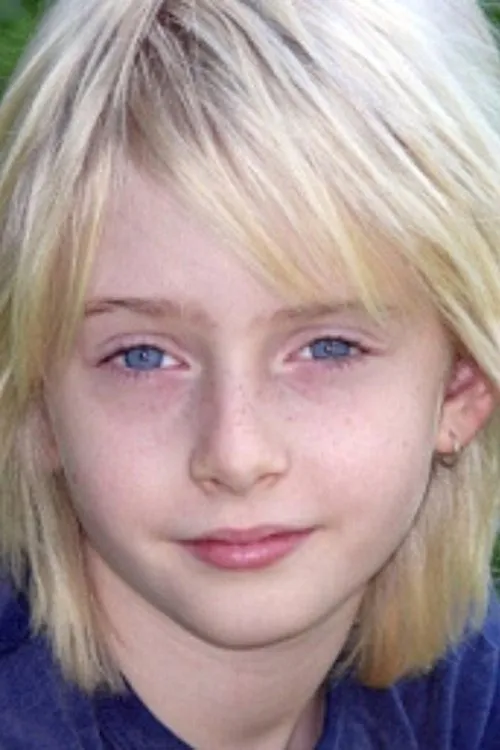 Joshua McIvor interpretando a Tommy