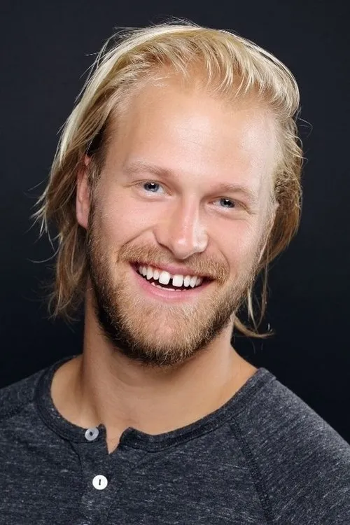 Joshua Murdoch interpretando a Phillip