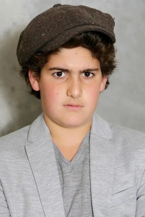 Joshua Raccah interpretando a Joshua