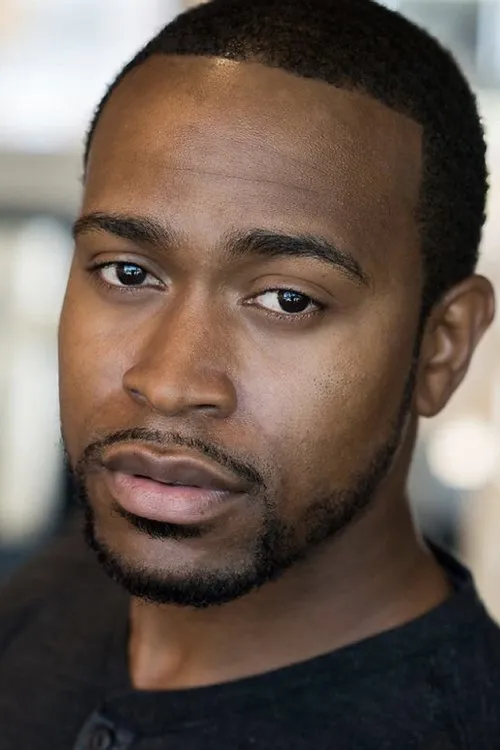 Joshua T. Shipman interpretando a Jason