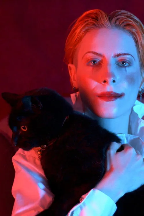 Josie Hess interpretando a Herself