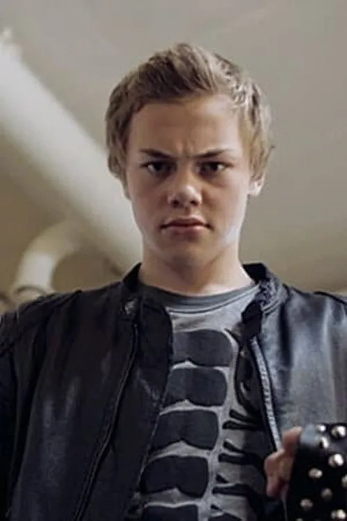 Jostein Brox interpretando a Tom Erik