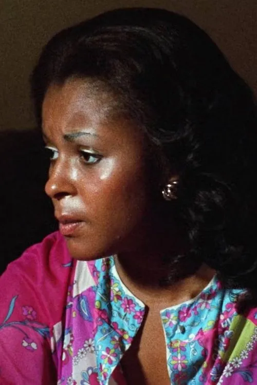 Joy Silver interpretando a Nacala