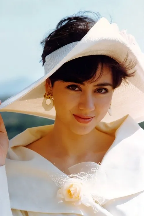 Joyce Godenzi interpretando a Sgt. Pak