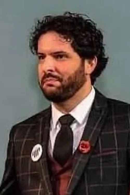 Jozef Shiroka interpretando a Nik