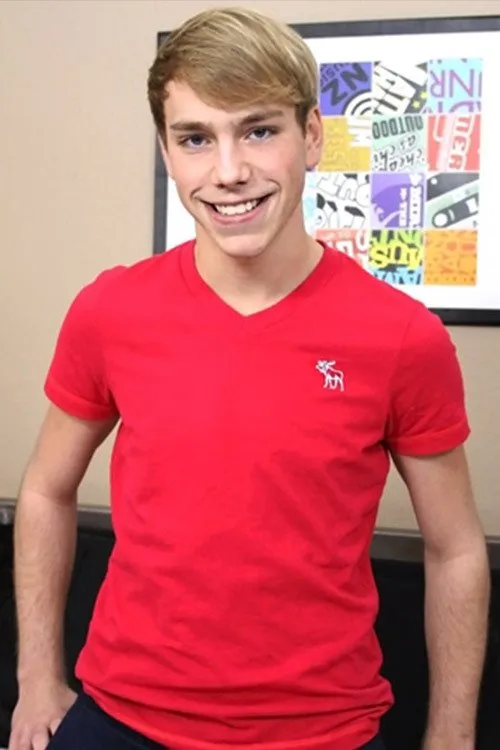 JR Adams interpretando a JR Adams