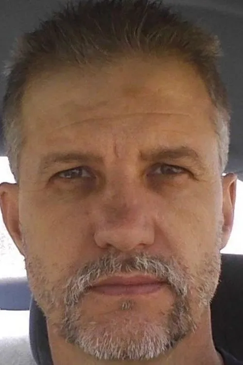 Molly Nikki Anderson ha trabajado con JR Hatchett en 1 ocasiones