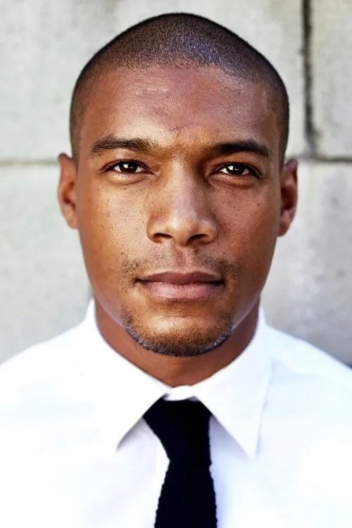 Juan Antonio interpretando a Dominiq Mayfield