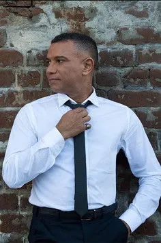 Juan Carlos Coronel interpretando a Self