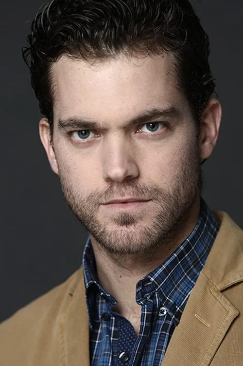 Juan Carlos Rey de Castro interpretando a Santiago