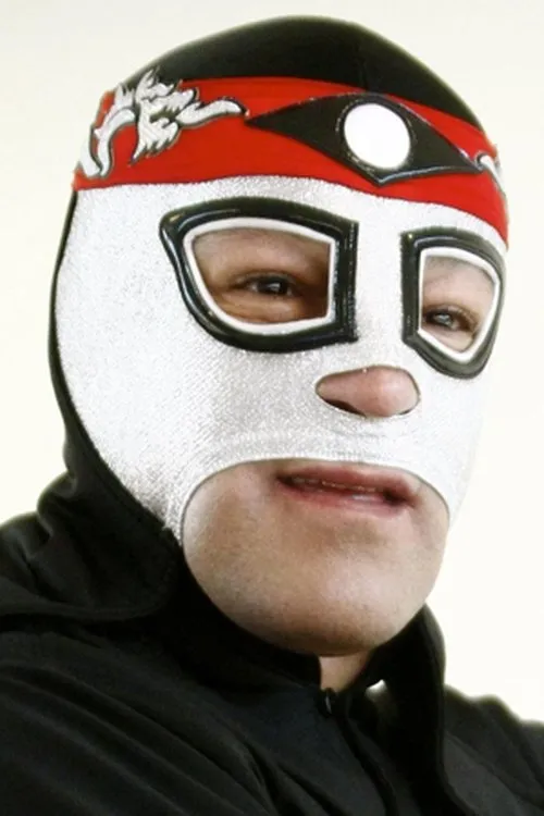 Juan Escalera interpretando a Octagon