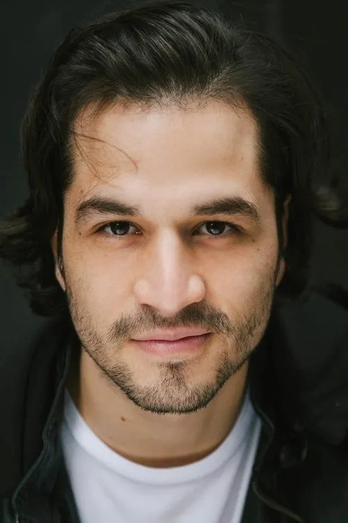 Juan Fernando Monge interpretando a Kyle