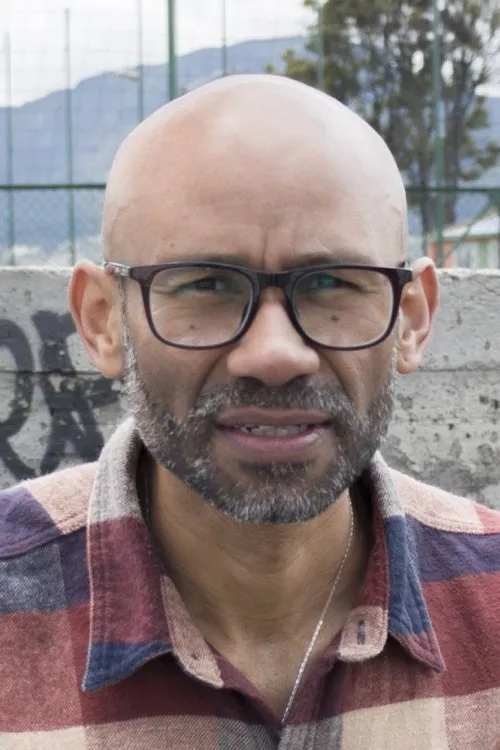 Luis Bernal ha trabajado con Juan Toro en 1 ocasiones