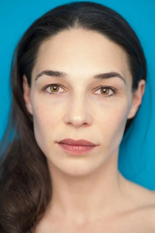 Judith Bohle interpretando a Pauline Falck